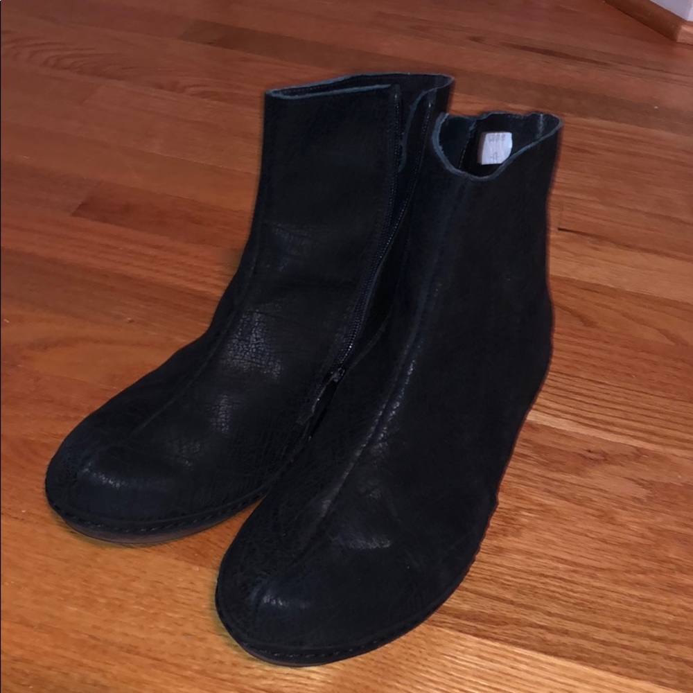 Black Crackle Almeria Leather Ankle Boot